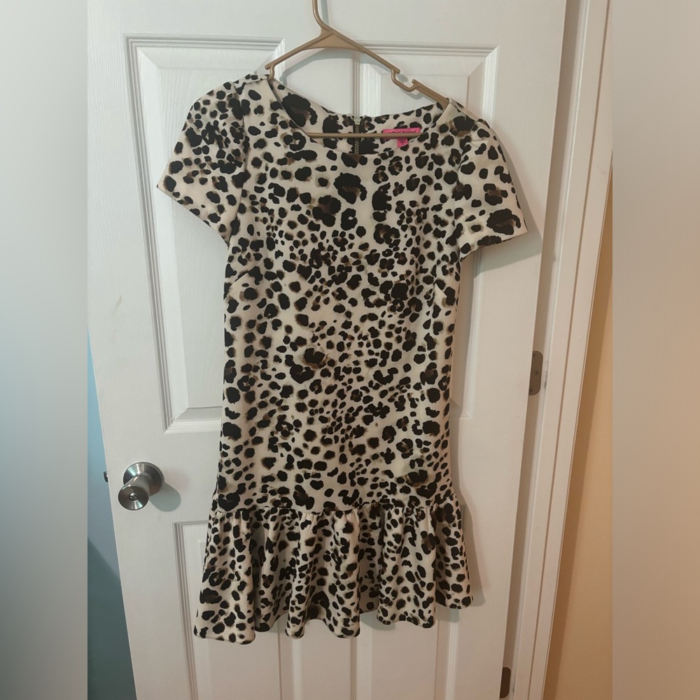 Cute leopard Betsey Johnson dress size small.